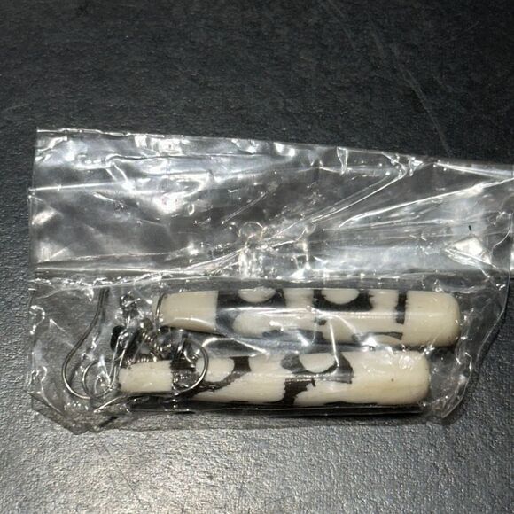 NWOT African Bone Round Teardrop Dangling Earrings - Picture 6 of 6